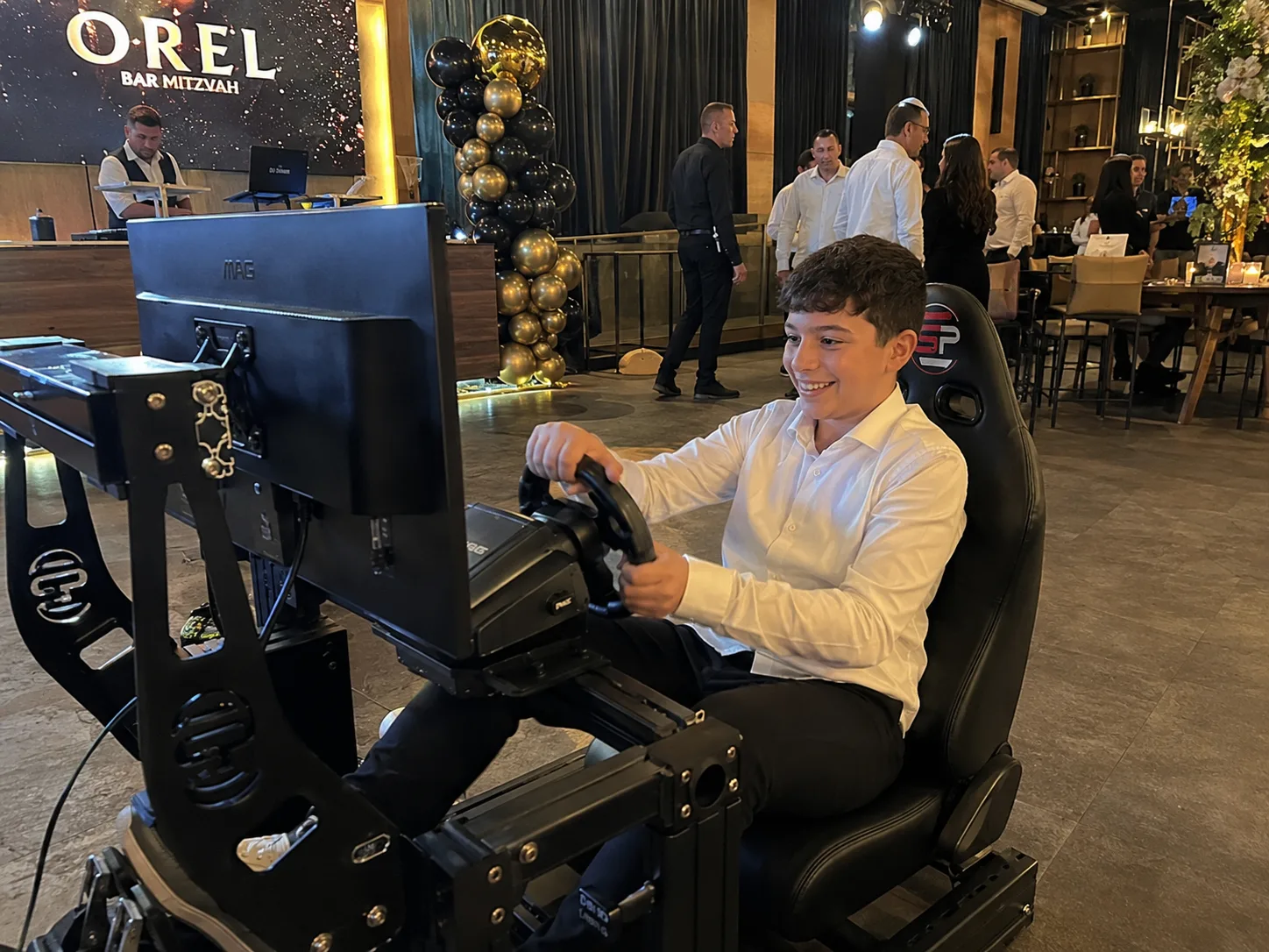 עמדת סימולטור נהיגה מקצועי של Drive85 בהפעלה באירוע חברה - תמונה 15